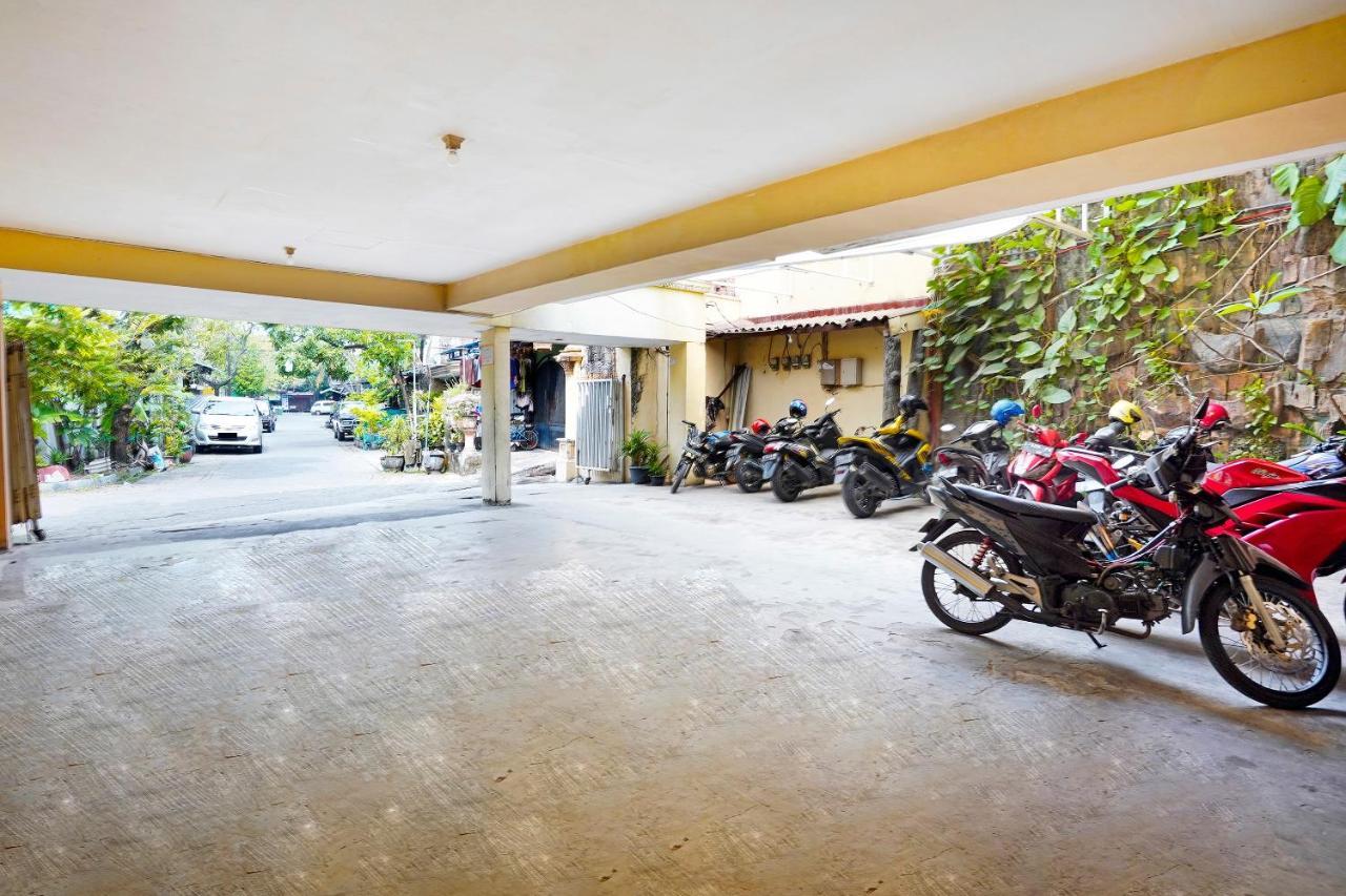 Oyo 91390 Kost Grand Royal Elite Hotel Surabaya Eksteriør billede