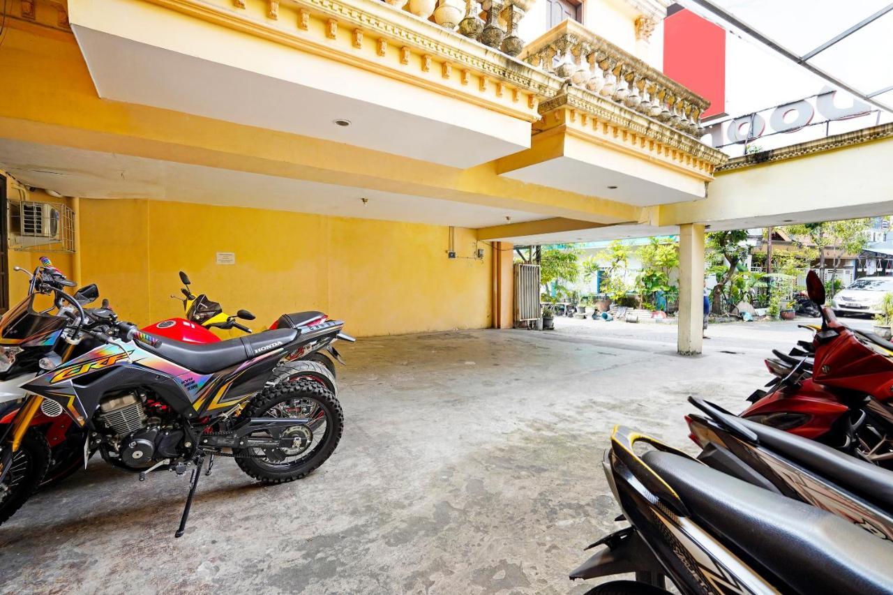 Oyo 91390 Kost Grand Royal Elite Hotel Surabaya Eksteriør billede