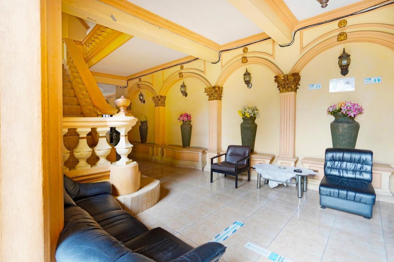 Oyo 91390 Kost Grand Royal Elite Hotel Surabaya Eksteriør billede